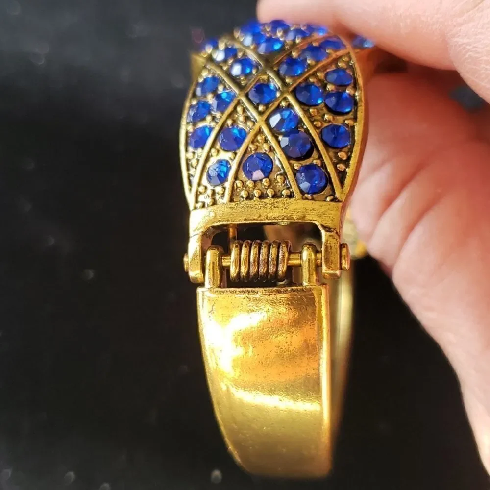 VNTG Goldtone Two-toned Blue Rhinestone Bracelet